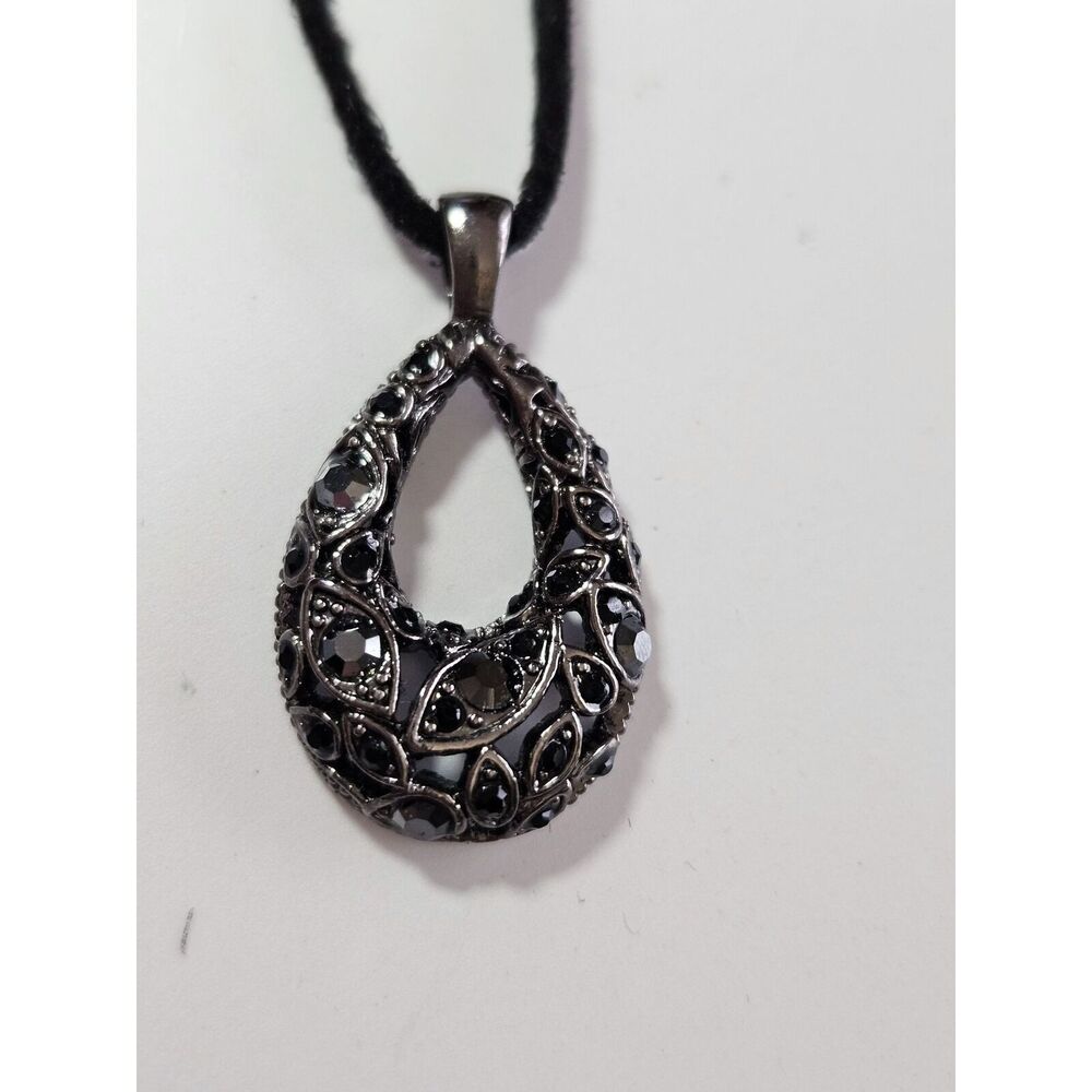 Lia Sophia "Mon Cheri" cut crystals necklace 16-19"